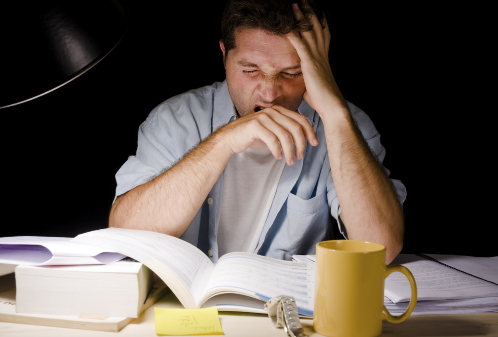 徹夜にコツってあるの?睡魔に負けない方法と、徹夜明けの対処方法を紹介! | ONESCENE(ワンシーン)